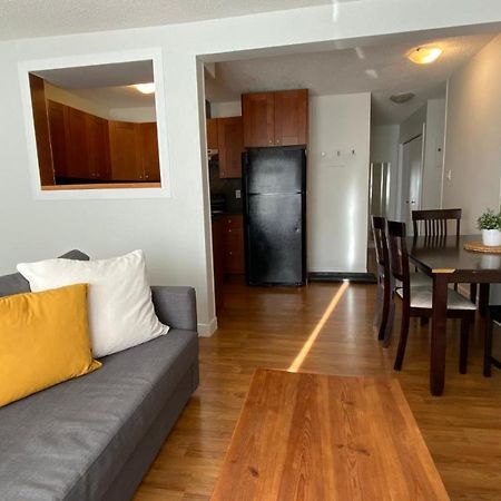 Cozy 2-Bedroom Condo Near Downtown, With Laundry, Parking, Balcony YYC Екстериор снимка