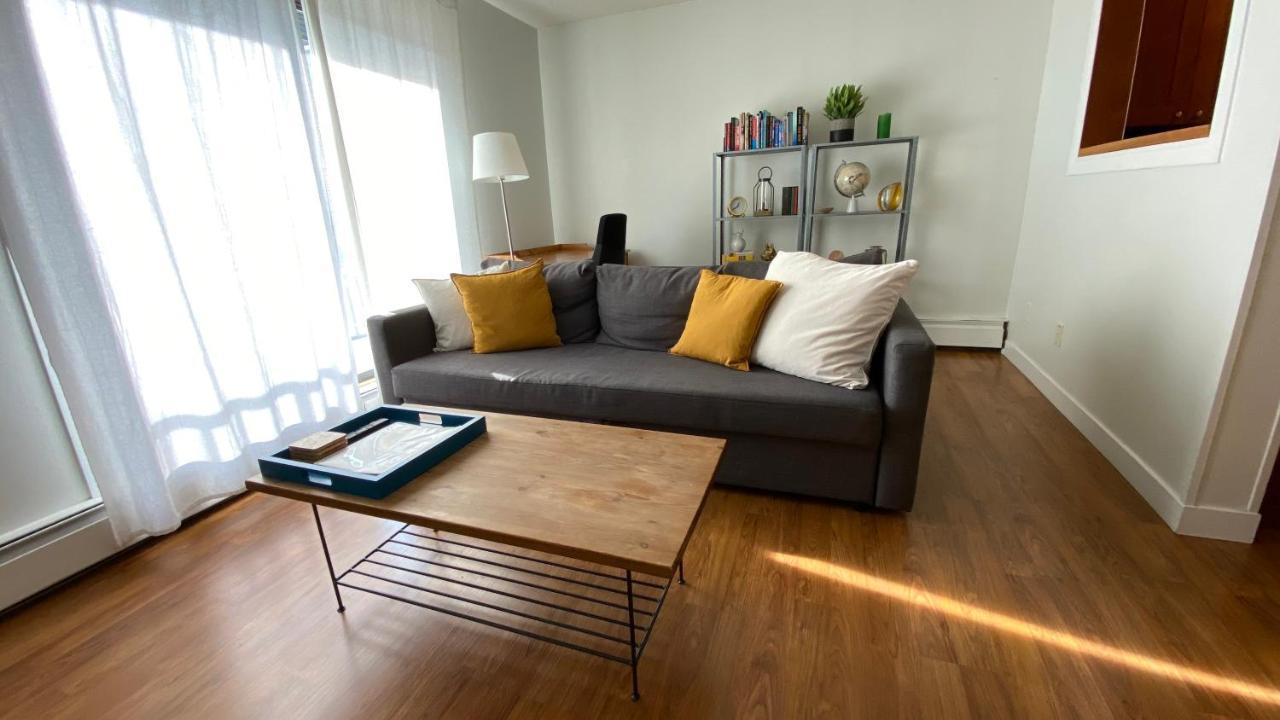 Cozy 2-Bedroom Condo Near Downtown, With Laundry, Parking, Balcony YYC Екстериор снимка