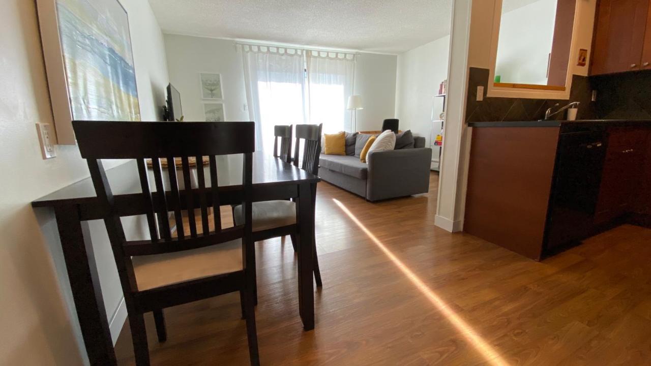 Cozy 2-Bedroom Condo Near Downtown, With Laundry, Parking, Balcony YYC Екстериор снимка